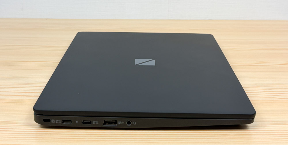 LAVIE Direct NEXTREME 2025秋冬モデル 左側面インターフェイス