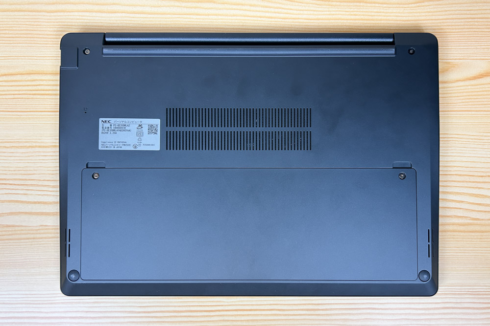 LAVIE Direct N14 Slim 2025年秋モデル 底面