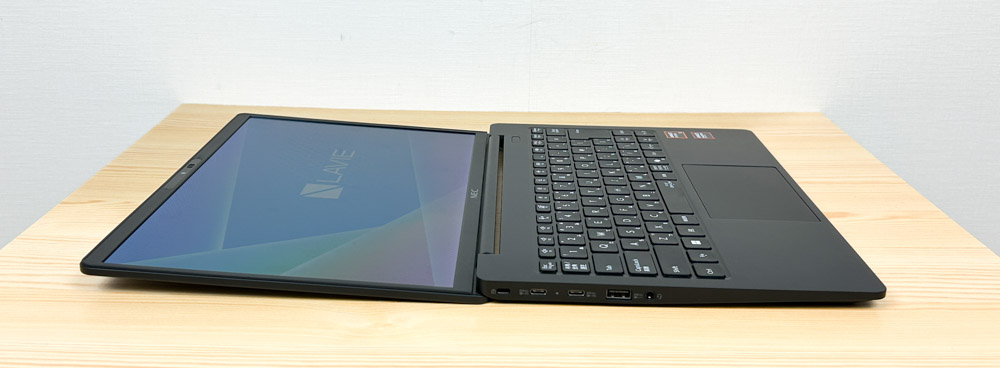 LAVIE Direct N14 Slim 2025年秋モデル ディスプレイが開く最大角度