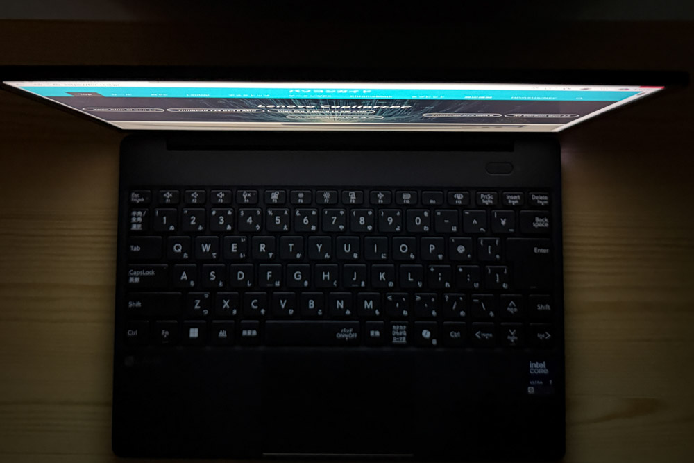 LAVIE Direct NEXTREME 2025秋冬モデル ディスプレイ視野角チェック　上から