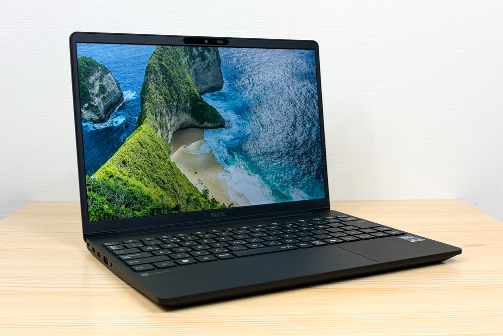 LAVIE Direct NEXTREME 2025秋冬モデル 右斜め前から