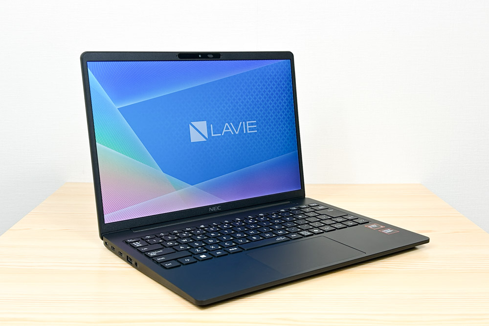 LAVIE Direct N14 Slim 2025年秋モデル 左斜め前から
