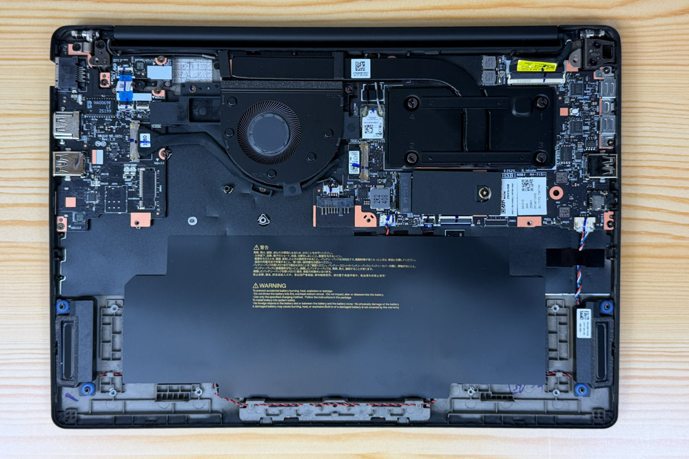 LAVIE Direct NEXTREME 2025秋冬モデル 筐体内部