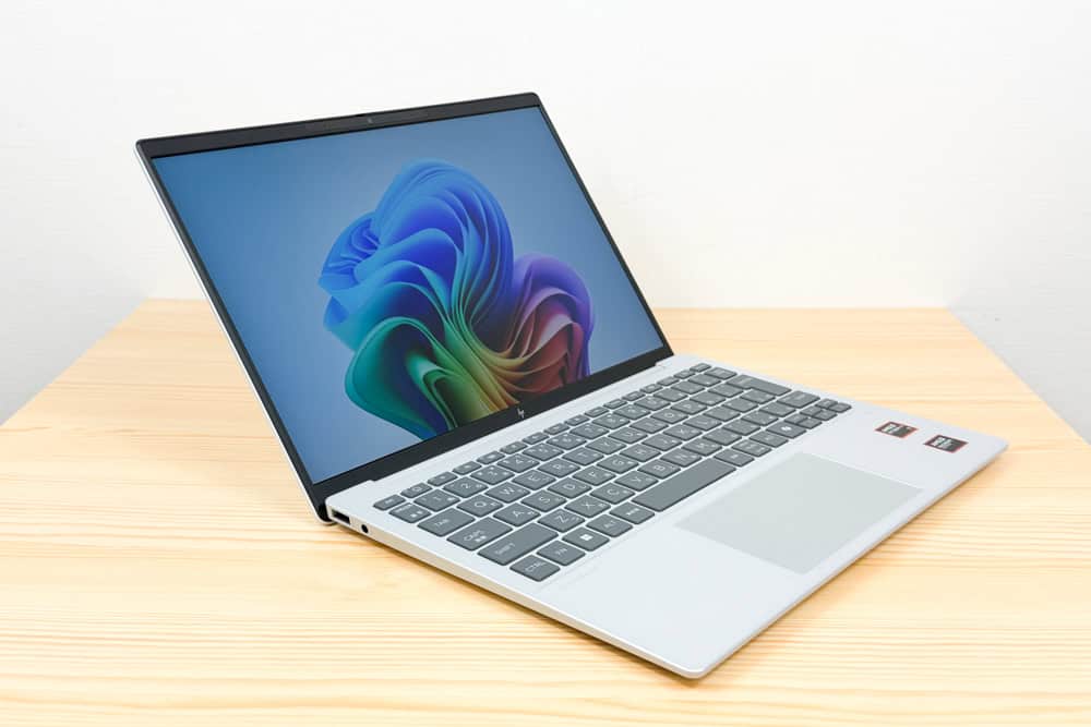 HP OmniBook 7 Aero 13-bg ディスプレイが開く最大角度