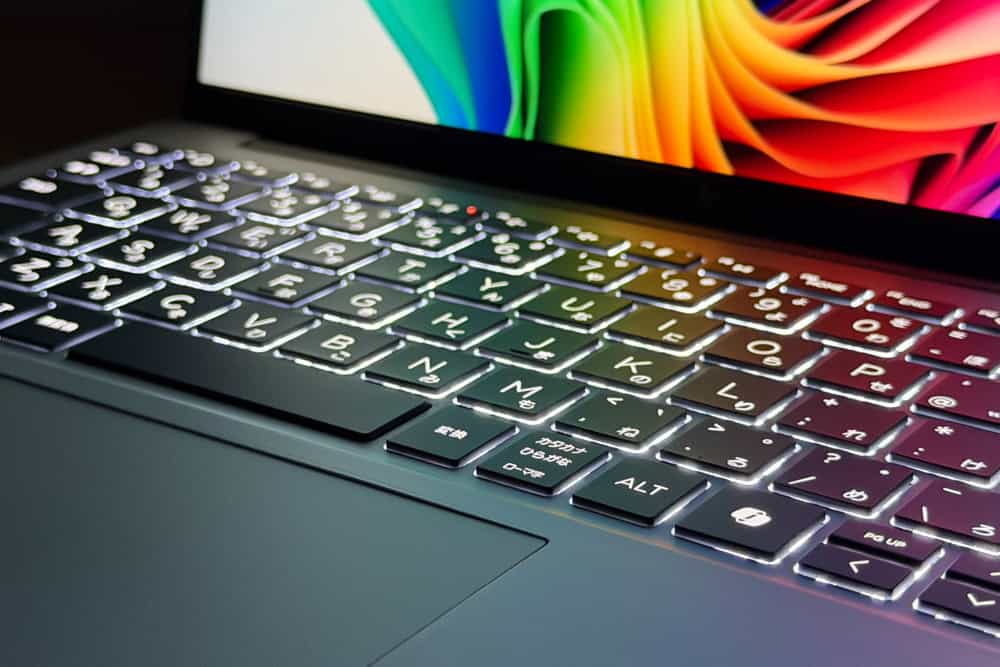 HP OmniBook 7 Aero 13-bg キーボードバックライトオン