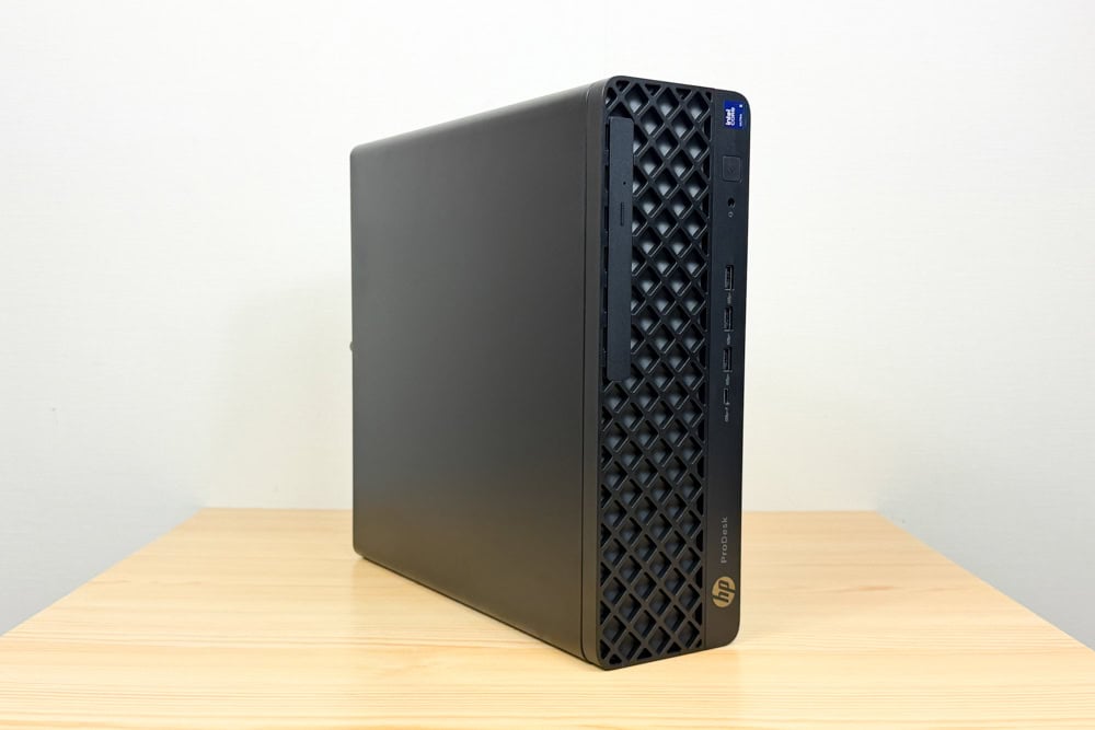 HP ProDesk 4 SFF G1i Desktop AI PC 左ななめ前から撮影