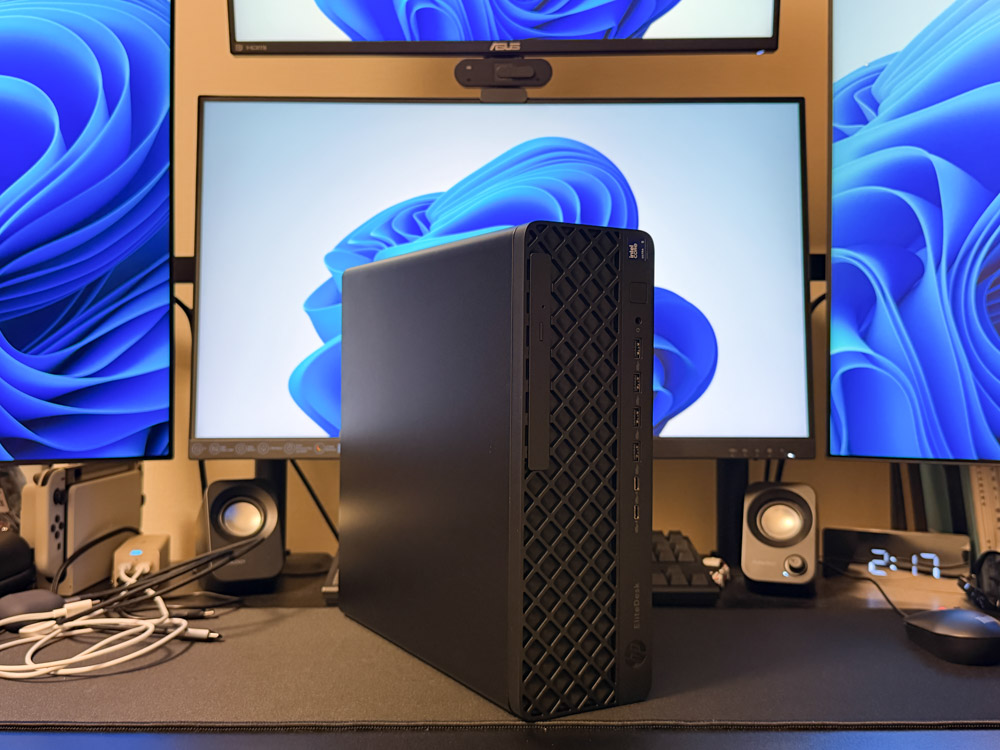 HP EliteDesk 8 SFF G1i Desktop AI PC 4画面で使用