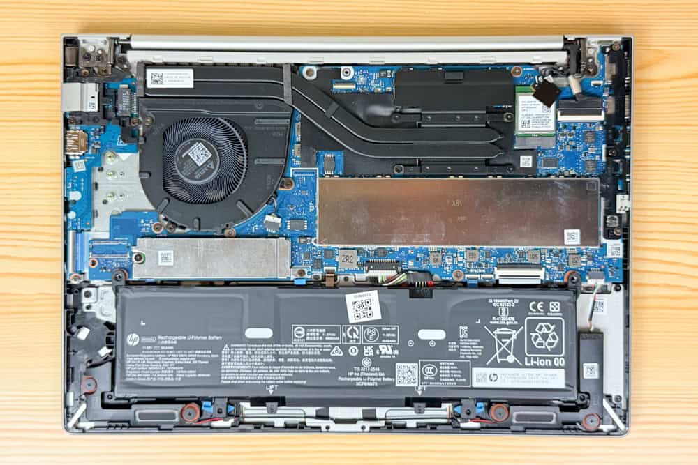 HP EliteBook 6 G1a 14 筐体内部