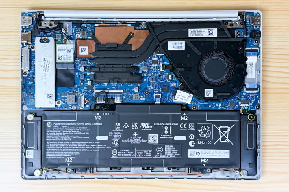 HP OmniBook 7 Aero 13-bg 筐体内部