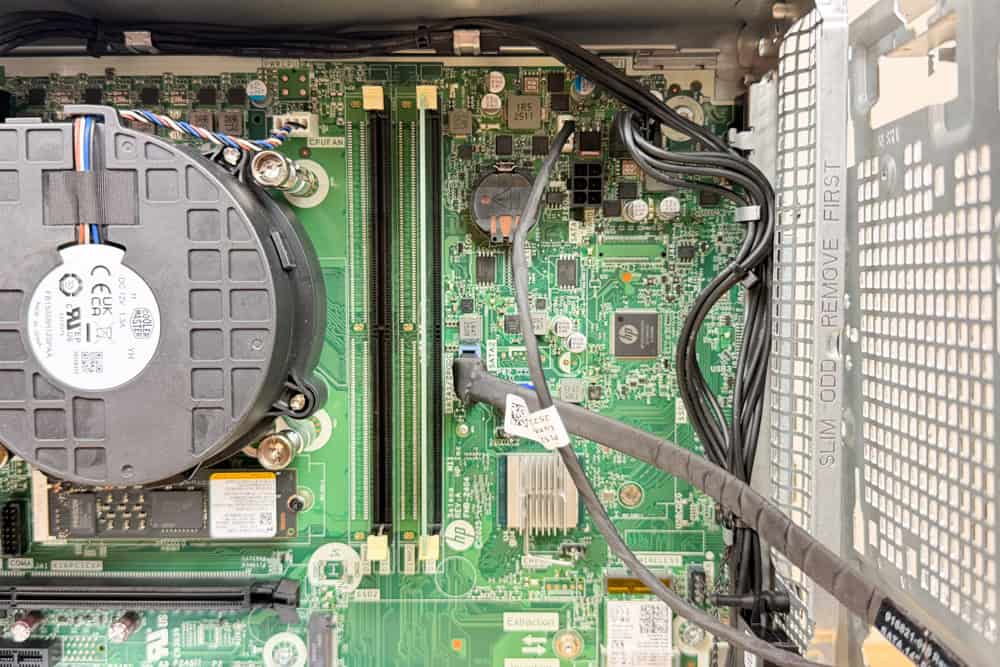 HP ProDesk 4 SFF G1i Desktop AI PC 筐体内部 メモリスロット