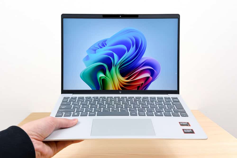 HP OmniBook 7 Aero 13-bg 片手で楽に持てる軽量PC