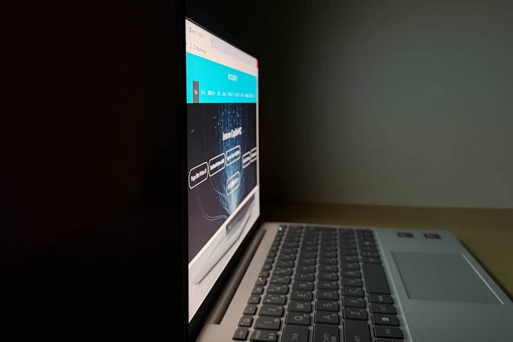 HP OmniBook 7 Aero 13-bg ディスプレイ視野角のチェック　横から