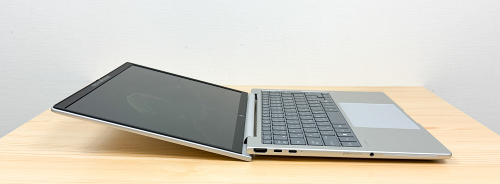 HP EliteBook 8 G1a 13 ディスプレイが開く最大角度