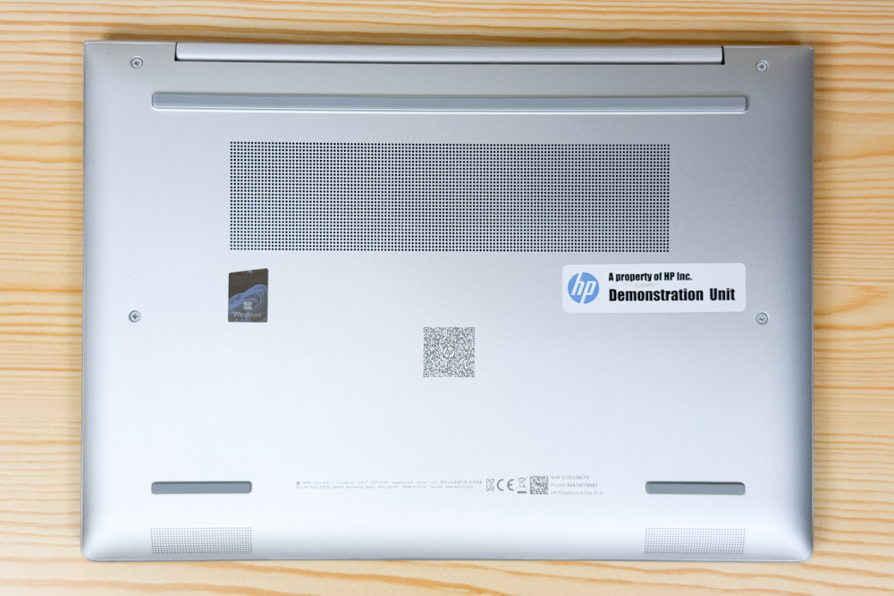 HP EliteBook 8 G1a 13 底面