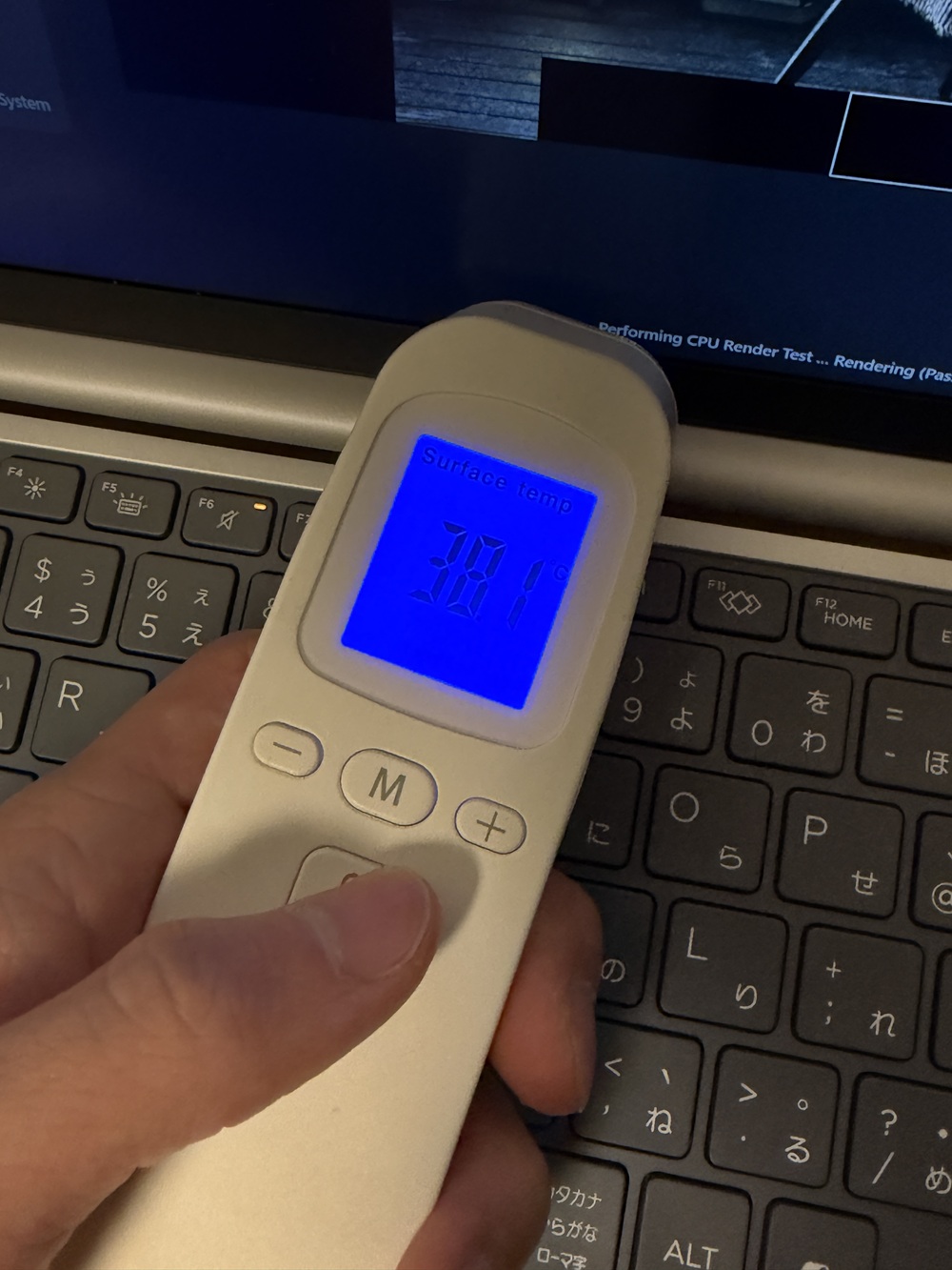 HP EliteBook 8 G1a 13 ベンチマーク実行時のPC表面温度