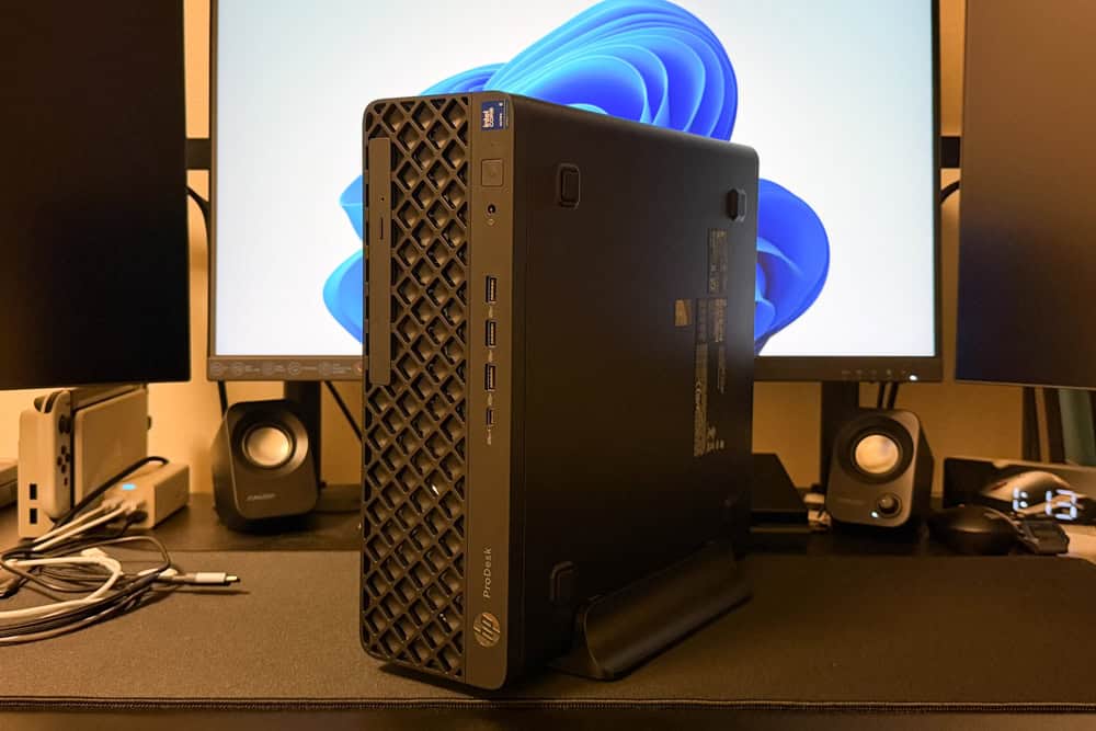 HP ProDesk 4 SFF G1i Desktop AI PC 机上に設置