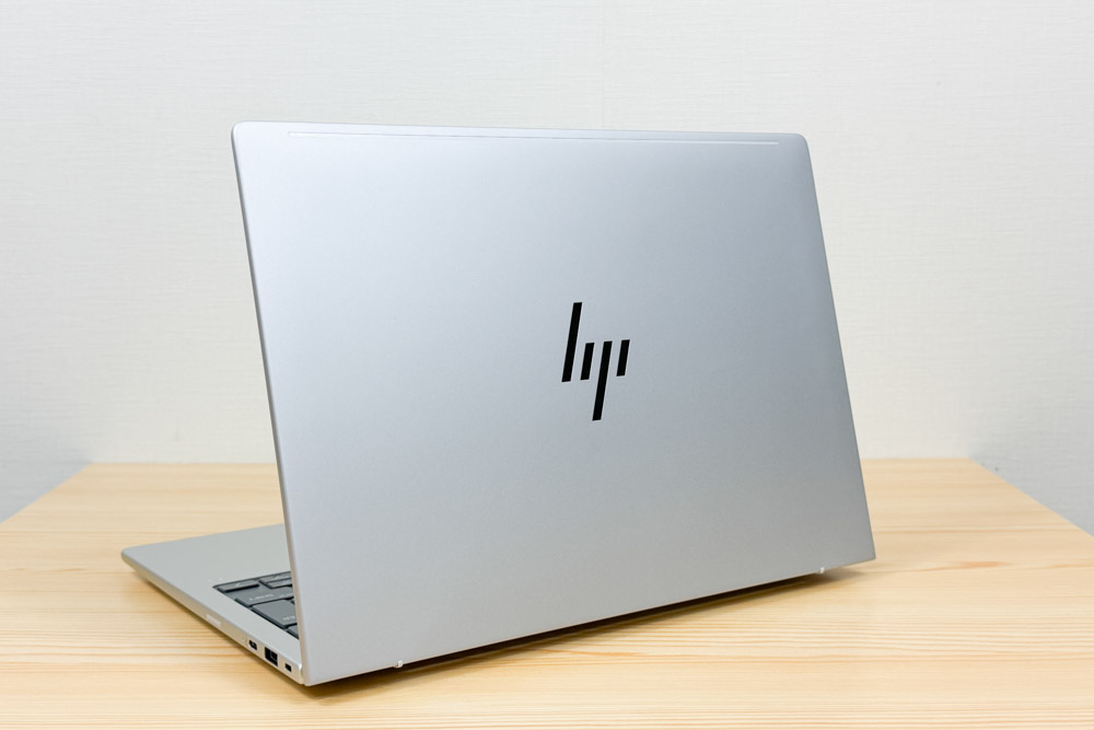 HP EliteBook 8 G1a 13 背面