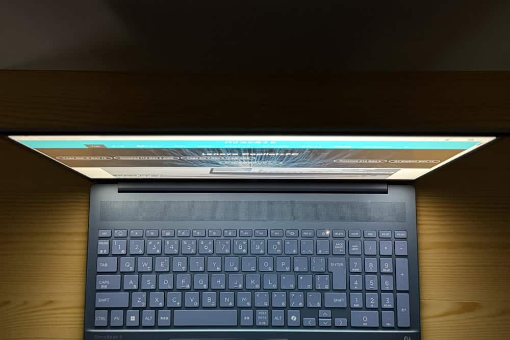 HP OmniBook 5 16-ag ディスプレイの視野角チェック　上から