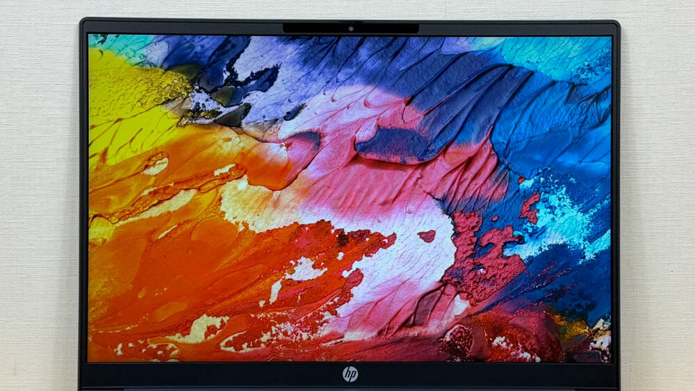 HP OmniBook 5 16-ag ディスプレイの色域比較