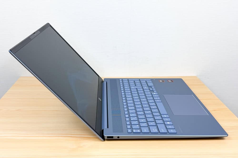 HP OmniBook 5 16-ag ディスプレイが開く最大角度