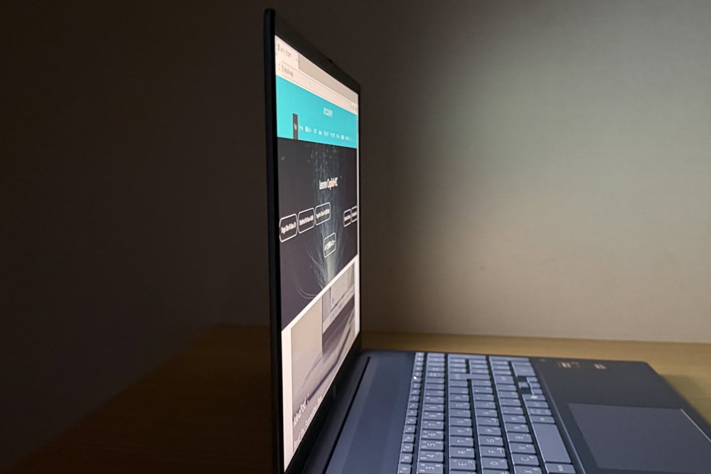 HP OmniBook 5 16-ag ディスプレイの視野角チェック　横から