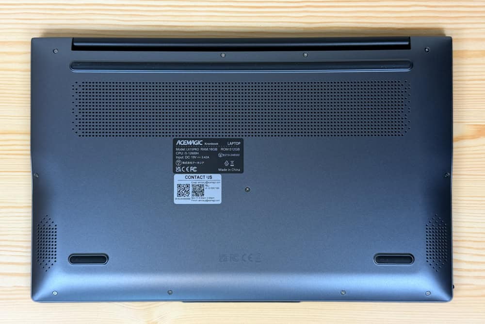 ACEMAGIC LX15PRO Core i5-12600Hモデル 底面。スピーカーが左右に配置されているのが見える
