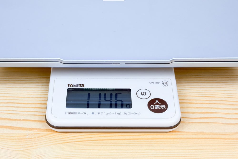 Lavie N13 Slim 2025年秋冬モデルの重さを計測した画像。1146g