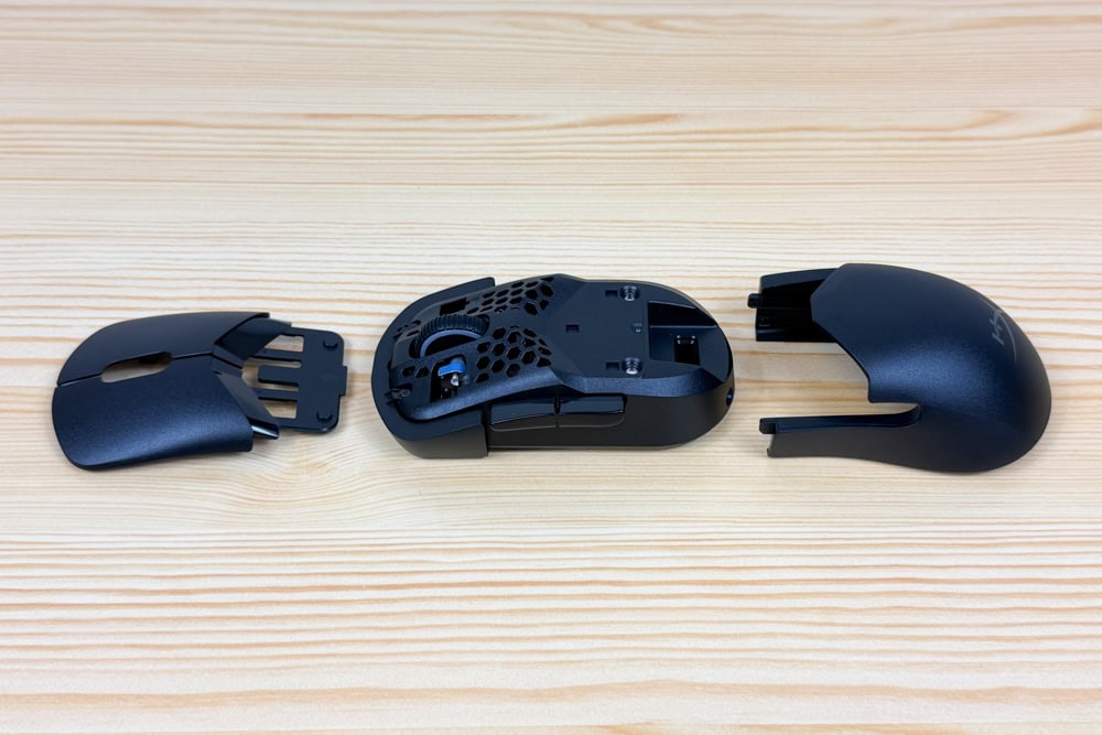 HyperX Pulsefire Saga Pro Wireless ゲーミングマウスのシェルを外した状態