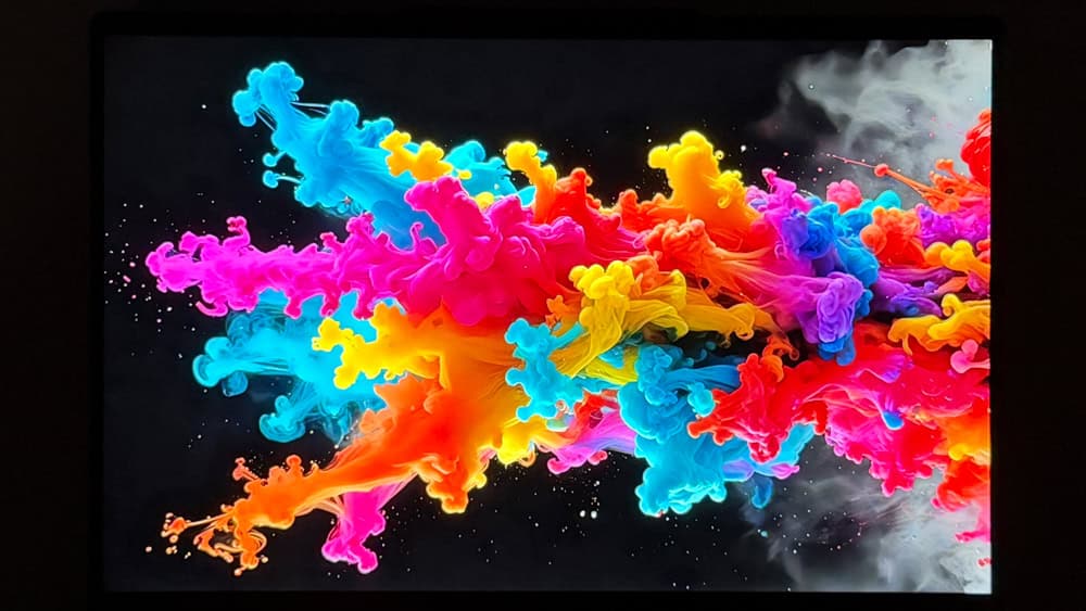 Lavie N13 Slim 2025年秋冬モデルのディスプレイの黒の描写力をチェック。IPS液晶なので黒は明るい