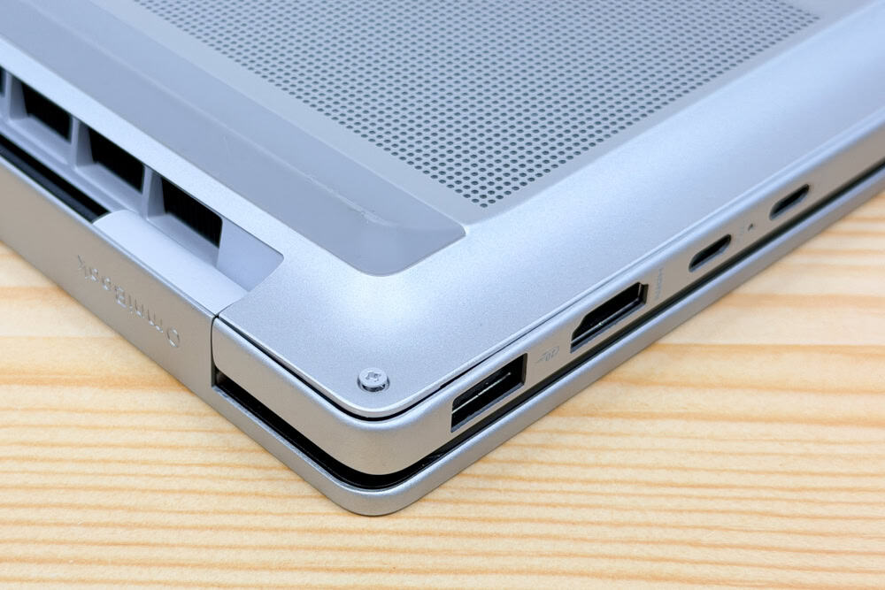 HP OmniBook 7 16-ay底面カバーズーム