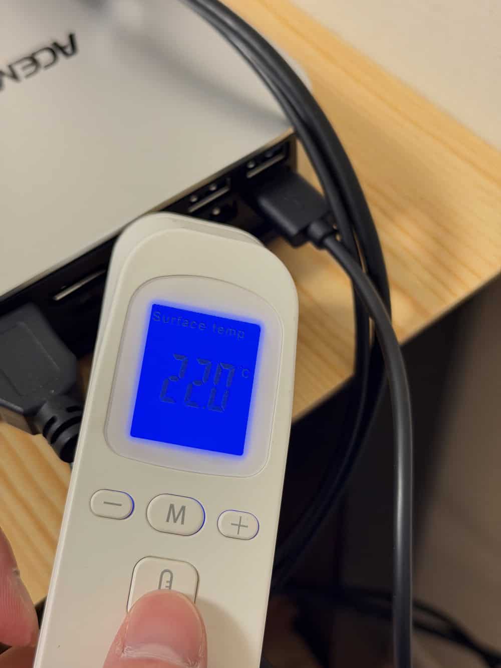 ACEMAGIC Kron Mini K1 ベンチマーク実行時のPC温度。22度