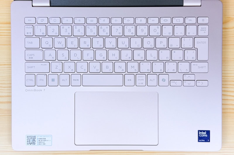 HP OmniBook 7 14-fs/fr のキーボードを上から撮影した写真。キーの配置が良くわかる