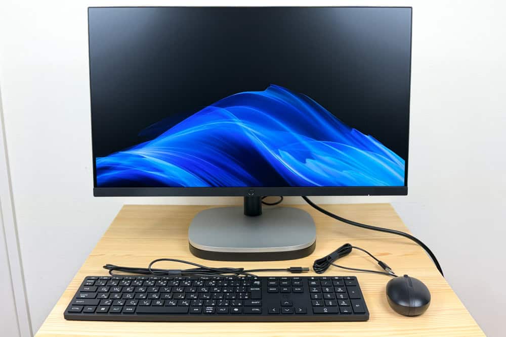 HP ProStudio 4 All-in-One G1i 23.8 inch Desktop AI PCと付属のマウスとキーボード