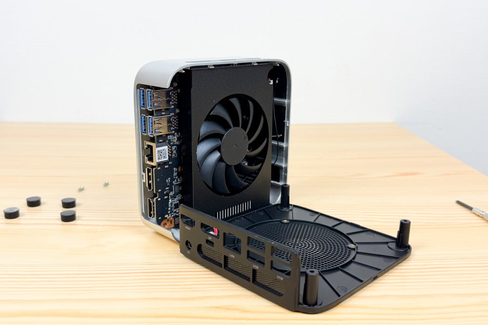 ACEMAGIC Kron Mini K1の底面カバーを外した状態