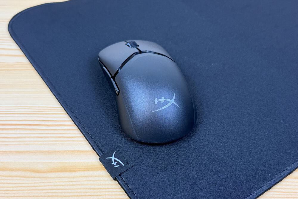 HyperX Pulsefire マウスパッドとPulsefire Saga Pro Wireless ゲーミングマウス