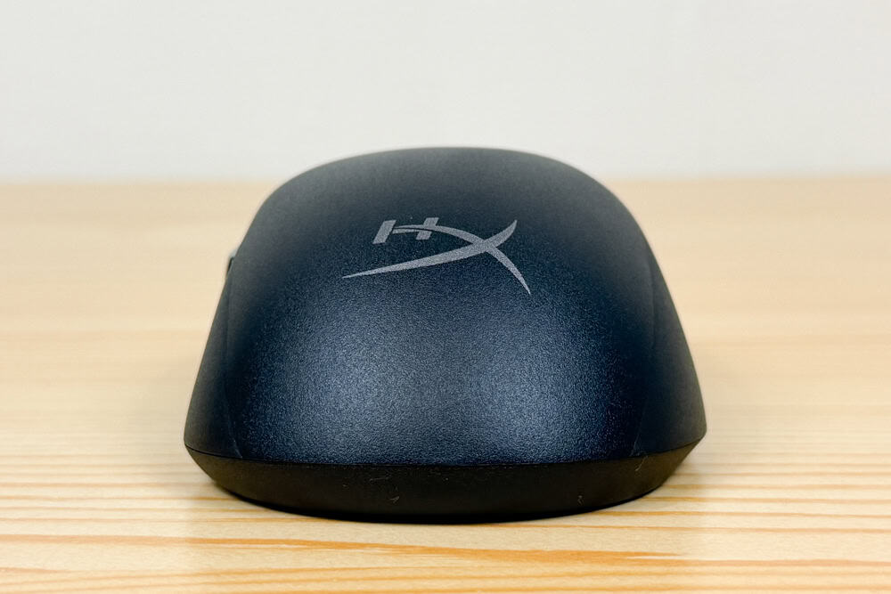 HyperX Pulsefire Saga Pro Wireless ゲーミングマウス 左背面から撮影HXとロゴが見える