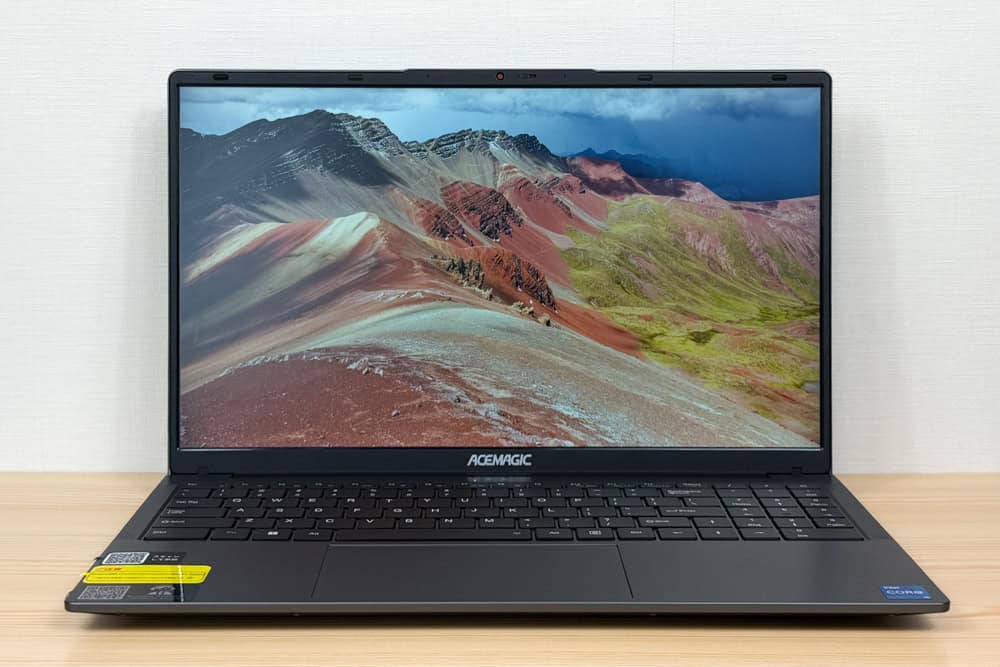 ACEMAGIC LX15PRO Core i5-12600Hモデル 正面からの画像。キーボードなど全体像が見える