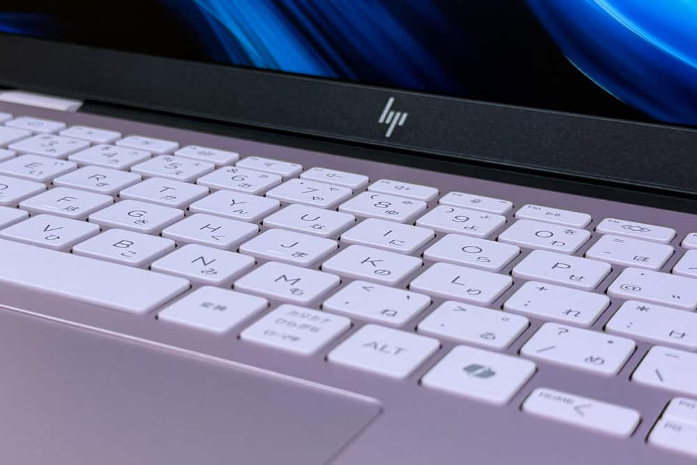 HP OmniBook 7 14-fs/fr のキーボードを拡大して撮影した写真。キー配列と質感が分かる