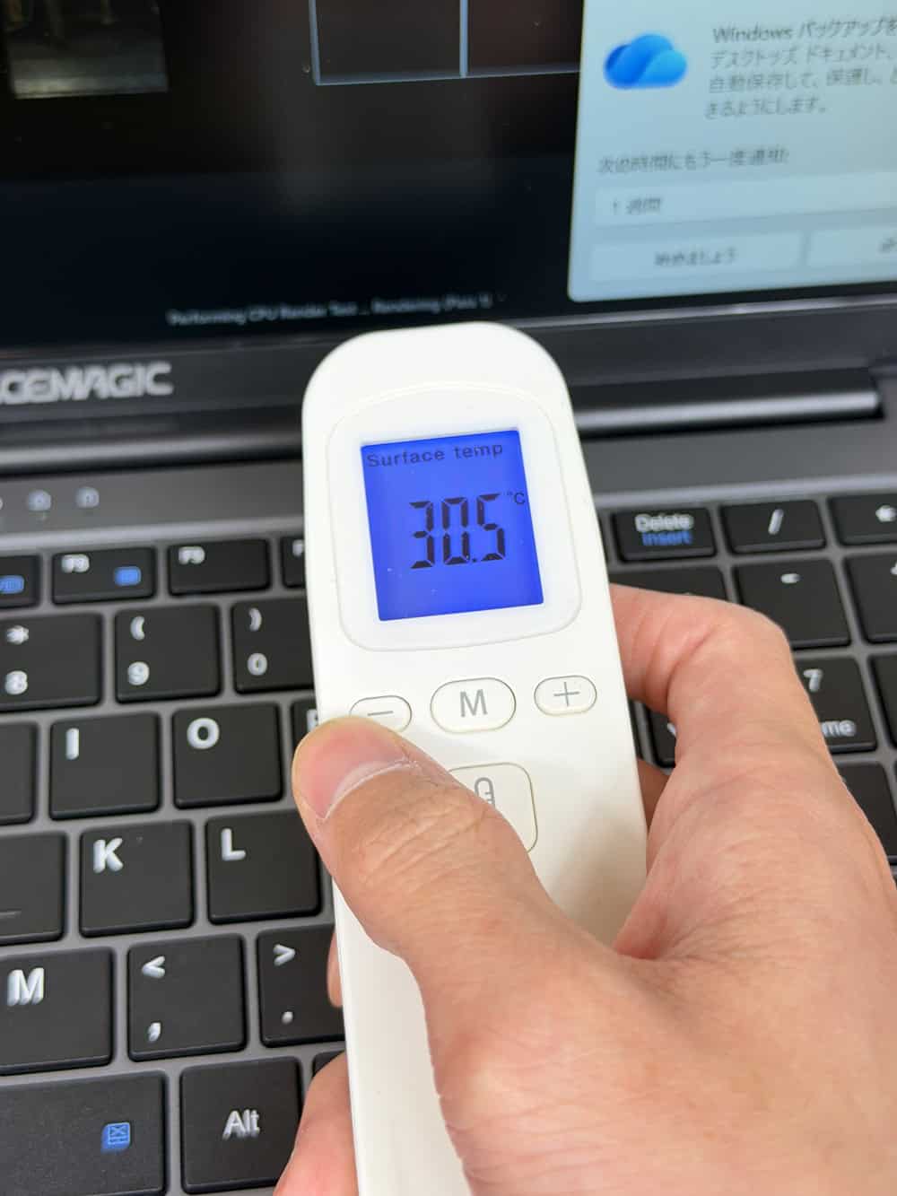 ACEMAGIC LX15PRO Core i5-12600Hモデル　ベンチマーク計測時のPC表面温度。30.5度