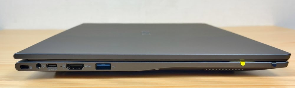 ACEMAGIC LX15PRO Core i5-12600Hモデルの左側面インターフェイス。電源ジャック、USB Type-C、HDMI、USB 3.2が見える