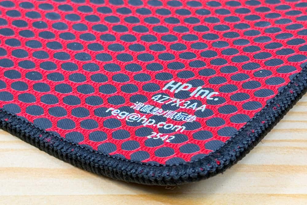 HyperX Pulsefire マウスパッド底面。ズーム