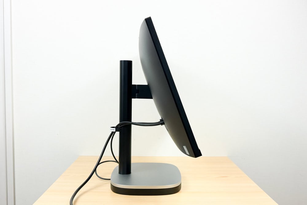 HP ProStudio 4 All-in-One G1i 23.8 inch Desktop AI PCのチルト調整。背面23度まで上げた状態