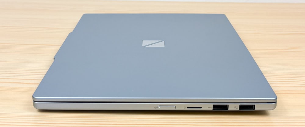 Lavie N13 Slim 2025年秋冬モデル 右側面インターフェイス、YSB-A、microSDカードリーダー