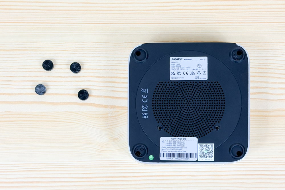 ACEMAGIC Kron Mini K1の底面ネジを外す