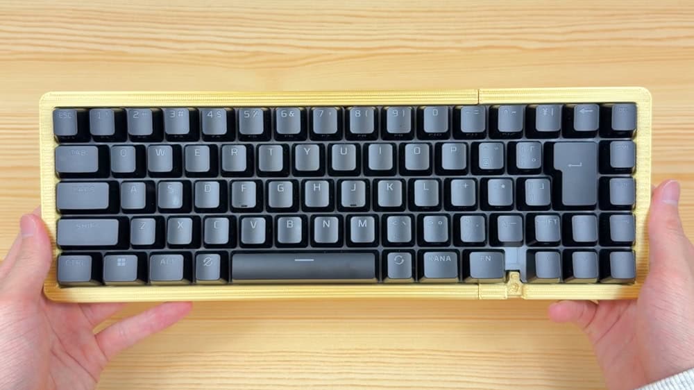 HyperX Origins 2 65 ゲーミングキーボードのボトムケースを3Dプリンタで製作し、、キーボードをはめた状態正面