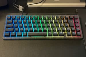 HyperX Origins 2 65 ゲーミングキーボード　RGBライティングをONにした状態