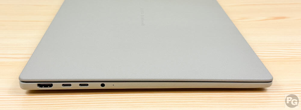 ASUS Zenbook SORA 16(UX3607OA)の左側面インターフェイス。HDMI、USB4が2つ、ヘッドフォンジャックが見える