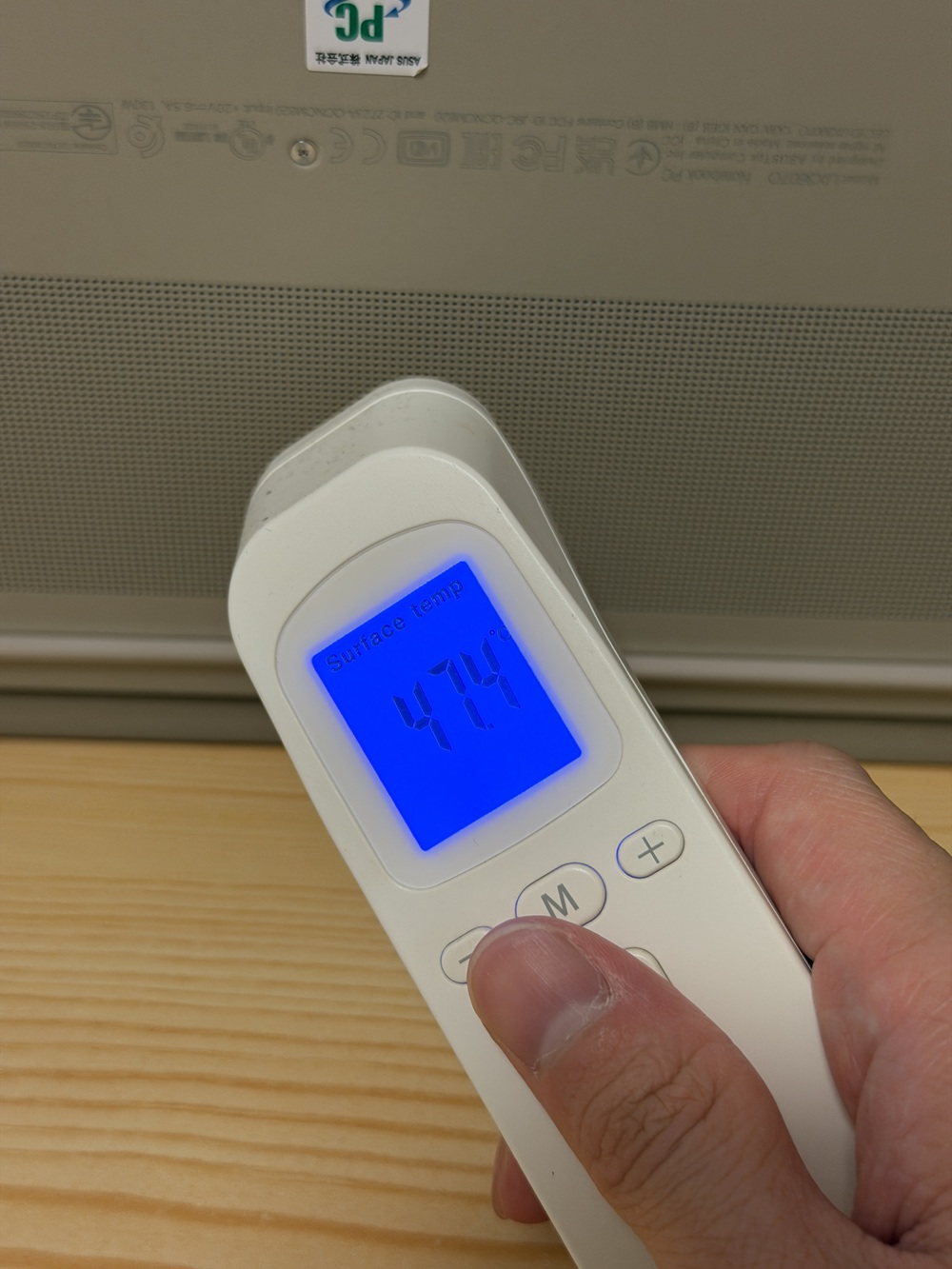 ASUS Zenbook SORA 16(UX3607OA)　ベンチマーク実行時の底面温度47.4度