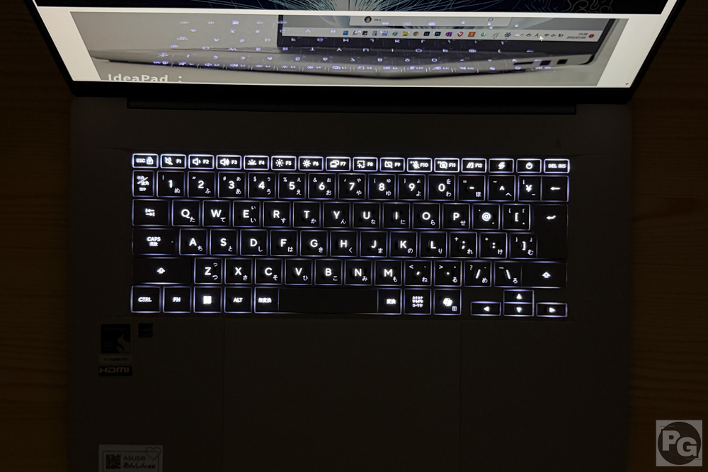 ASUS Zenbook SORA 16(UX3607OA）視認性が十分なバックライト