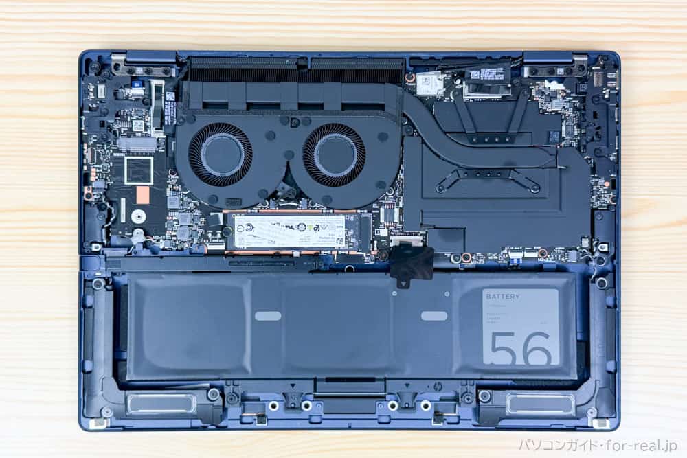 HP EliteBook X Flip G2i 14 AI PC　筐体内部。デュアルファンとシングルヒートパイプが見える